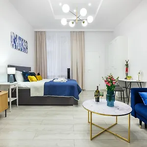 Bluebird Vistula & Wawel Hill & Old Town - By Homelike Krakow
